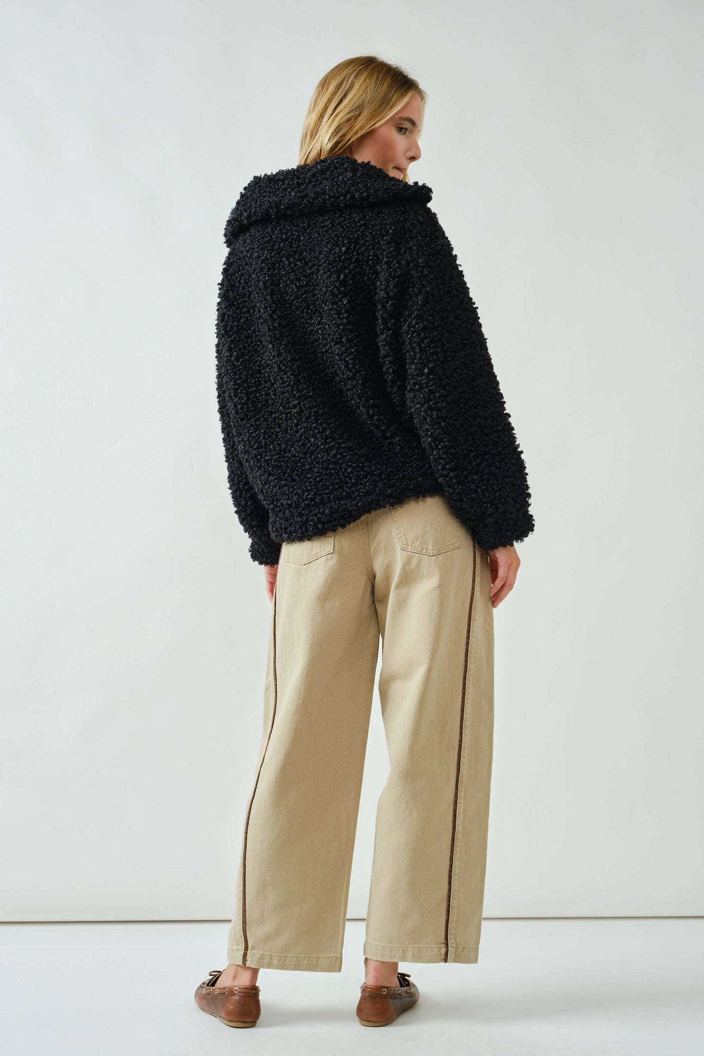 LINE DETAIL COMFY COLOR DENIM BARREL PANTS