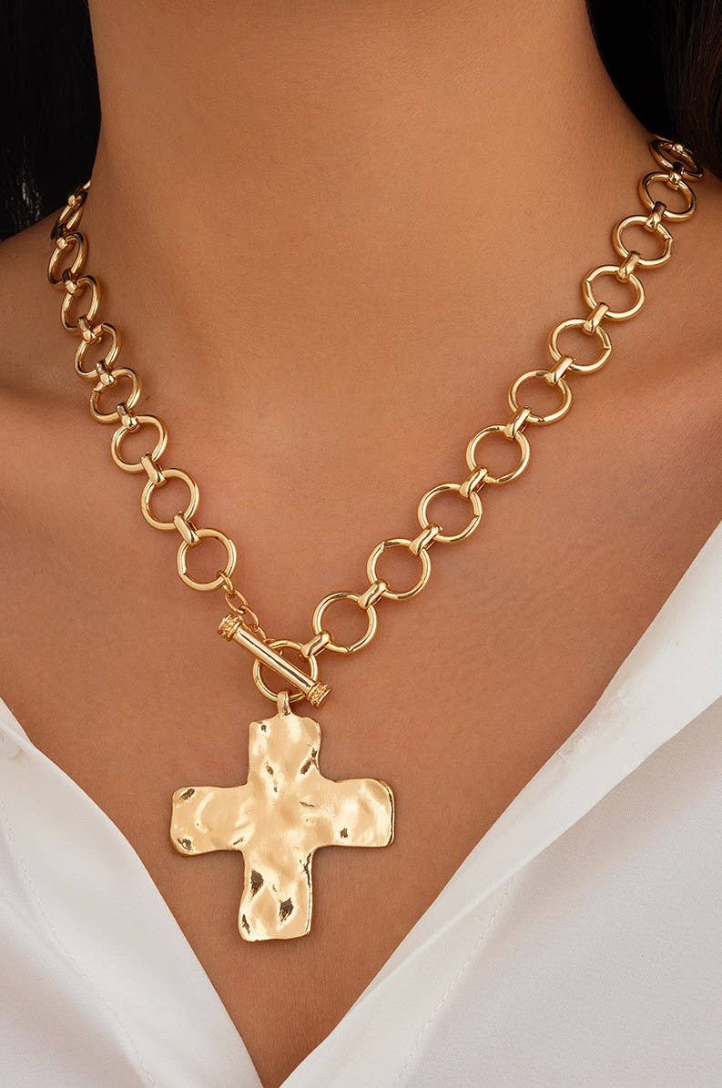 NOTABLE HAMMERED CROSS FRONT TOGGLE NECKLACE