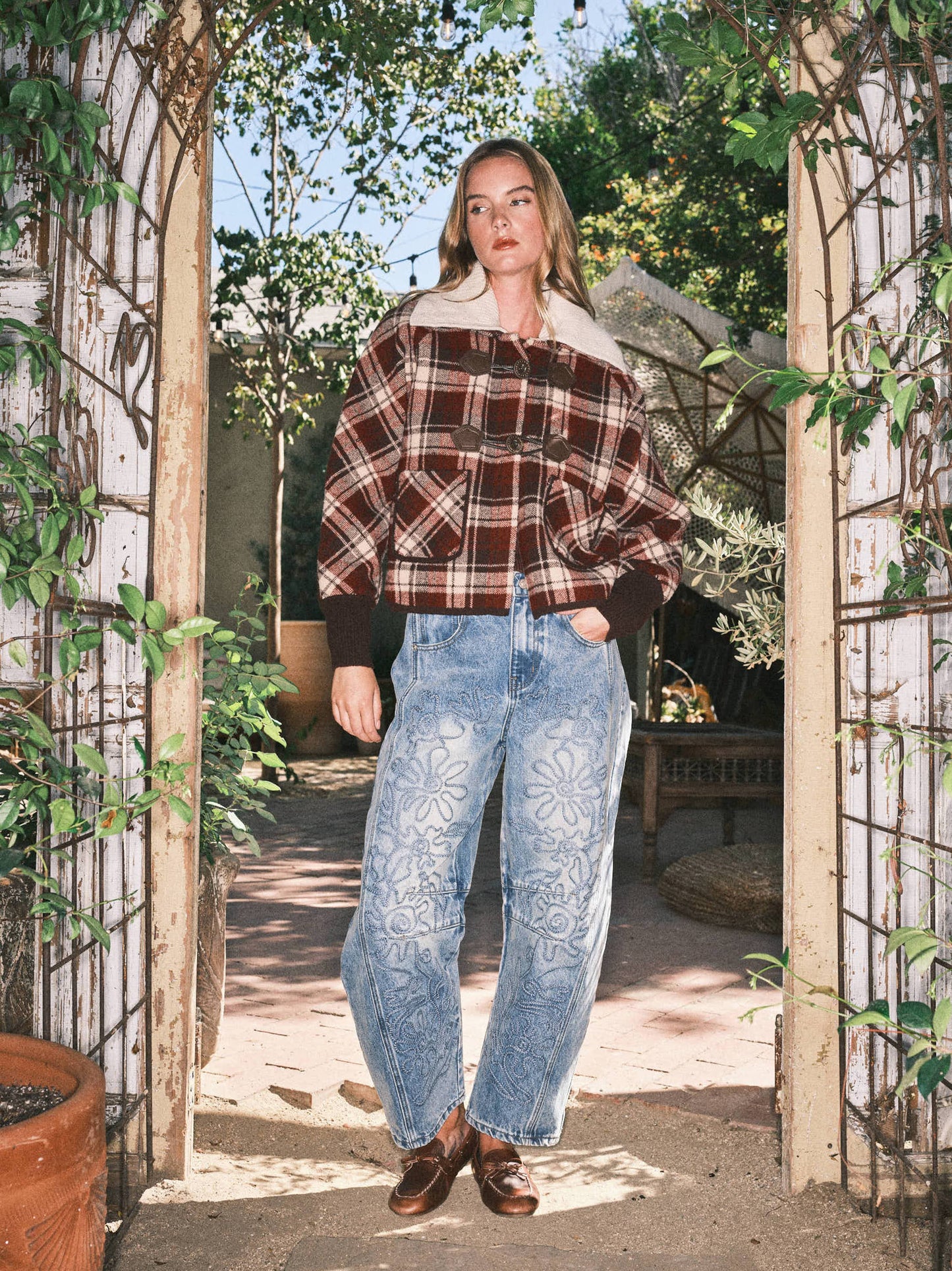EMBROIDERED DETAIL COTTON BARREL PANTS