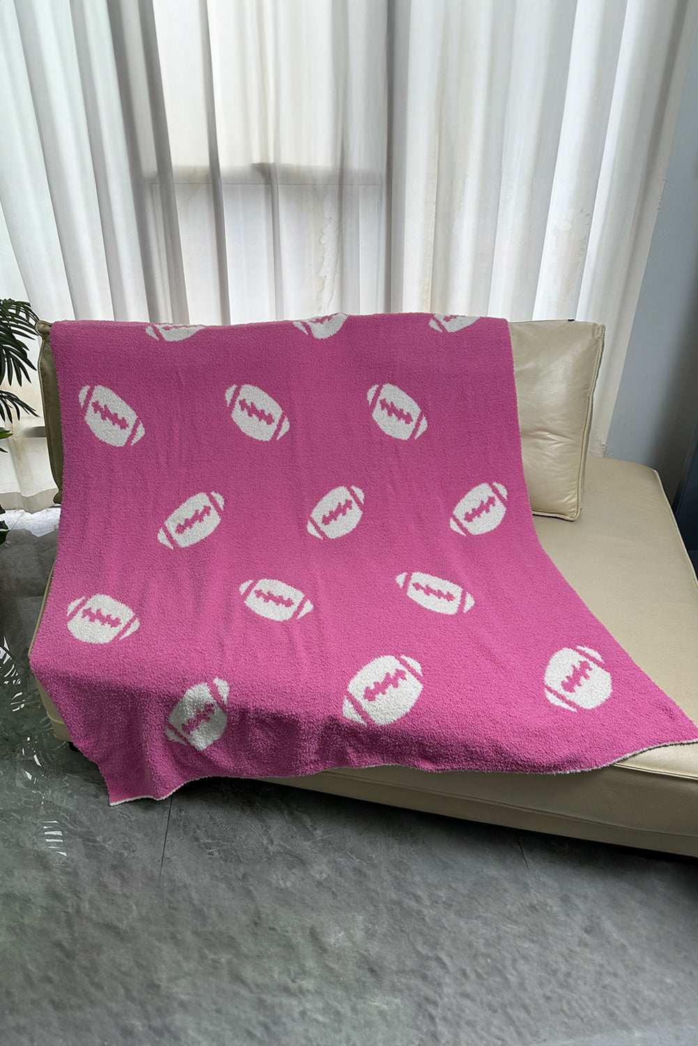 Bright Pink 127*152cm Rugby Football Pattern Fleece Blanket