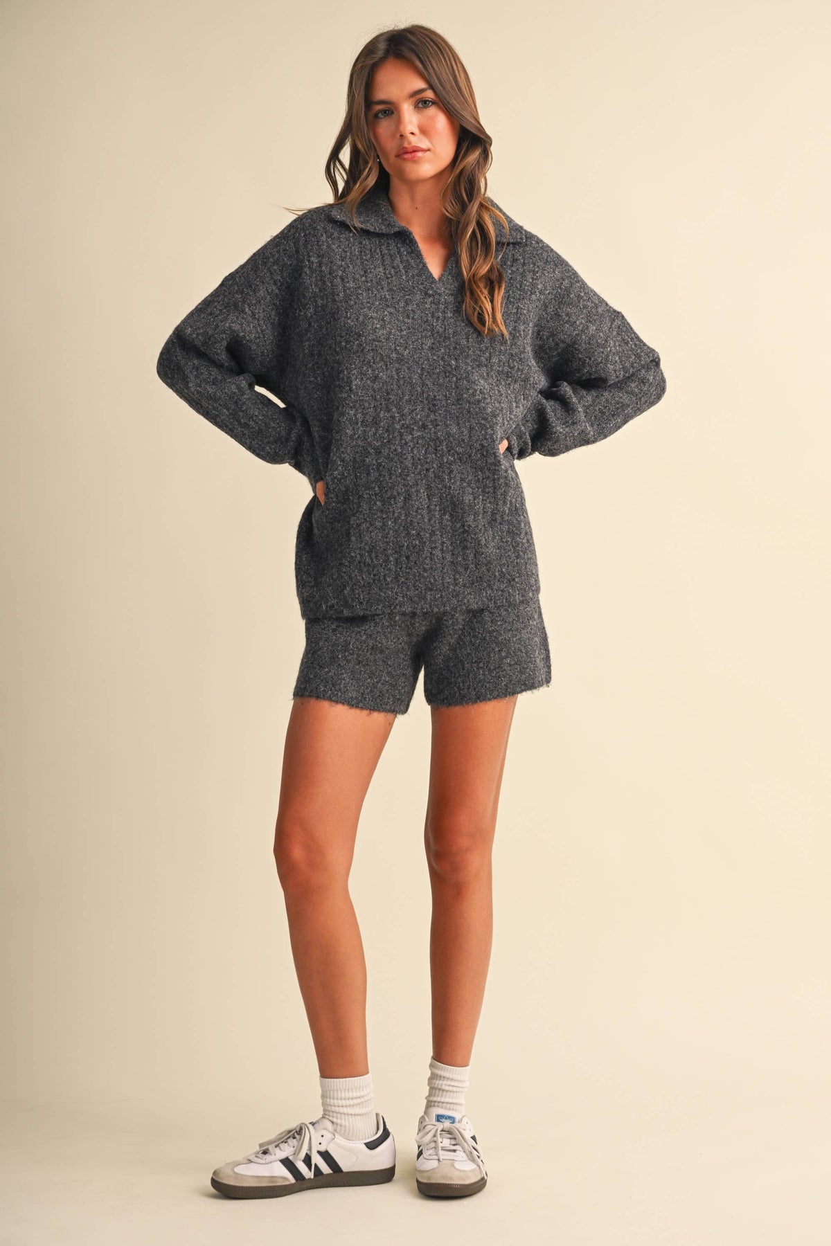 IST6535 LONGSLEEVED SWEATER WITH COLLAR AND SHORTS SET