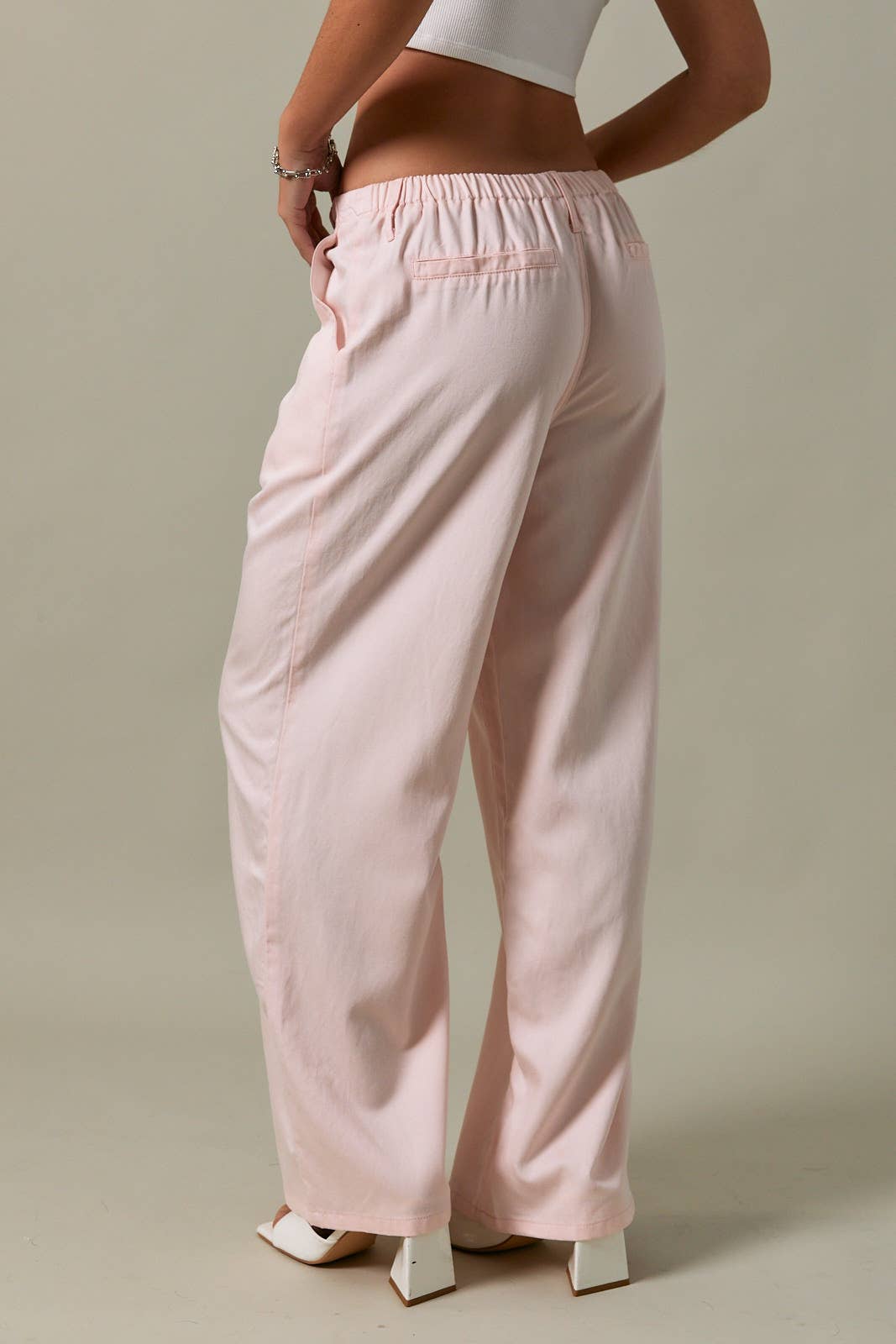 LOW-RISE FRONT PLEATED AND TIE DETAILED PANTS