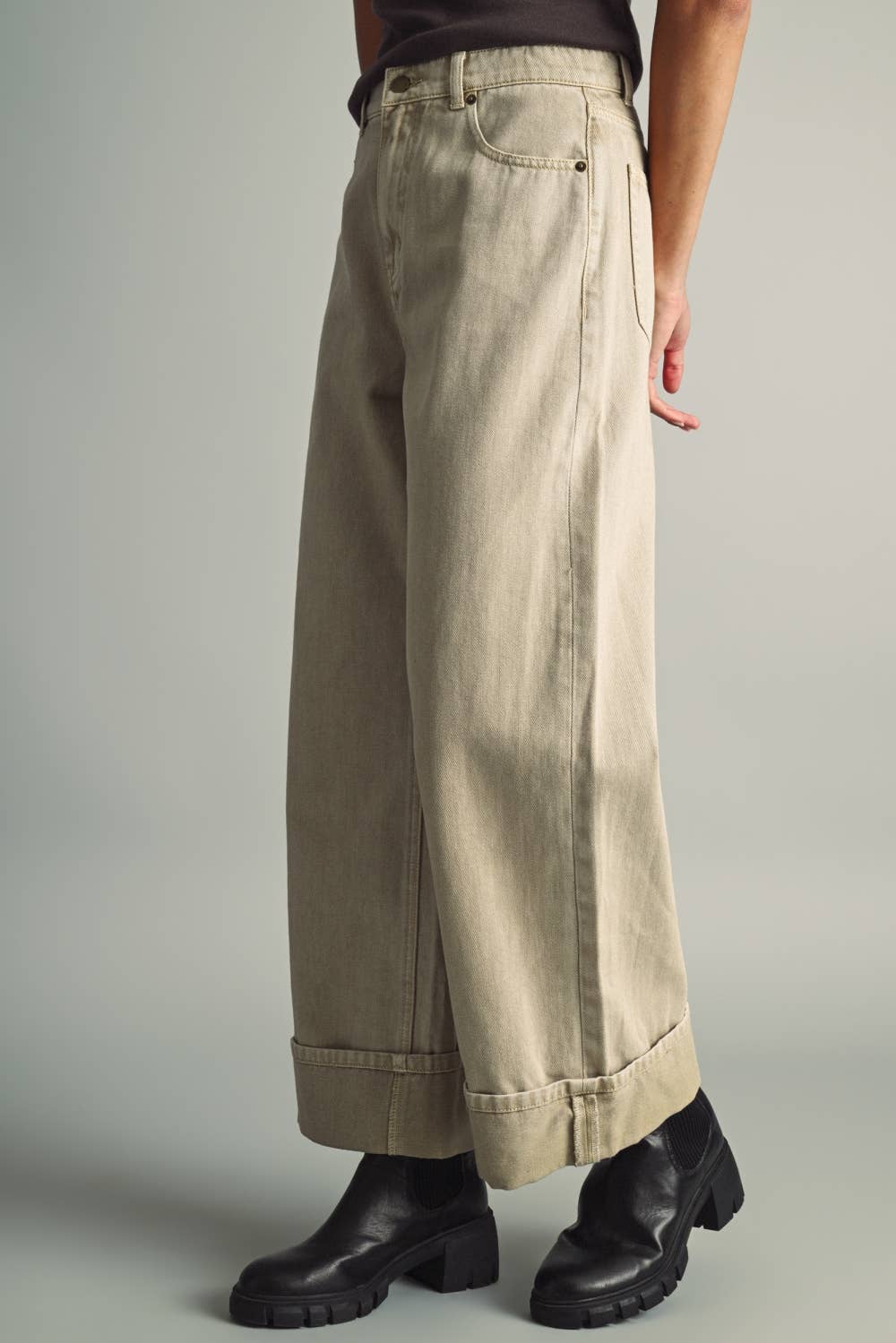 WIDE CUFFED DENIM PANTS WITH A VINTAGE WASHED