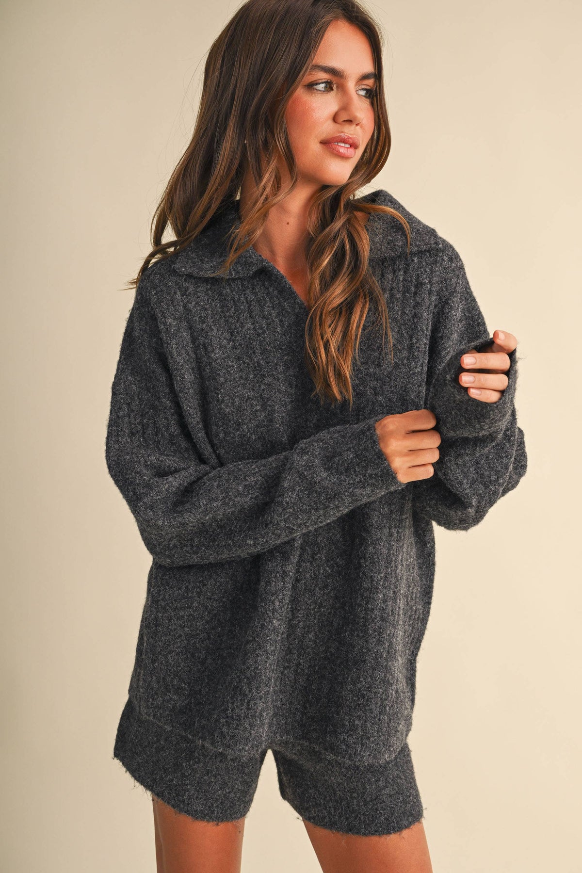 IST6535 LONGSLEEVED SWEATER WITH COLLAR AND SHORTS SET