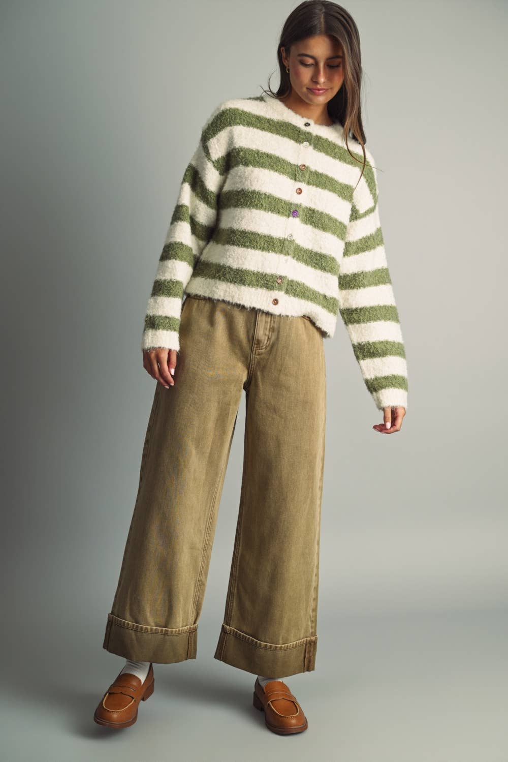 WIDE CUFFED DENIM PANTS WITH A VINTAGE WASHED