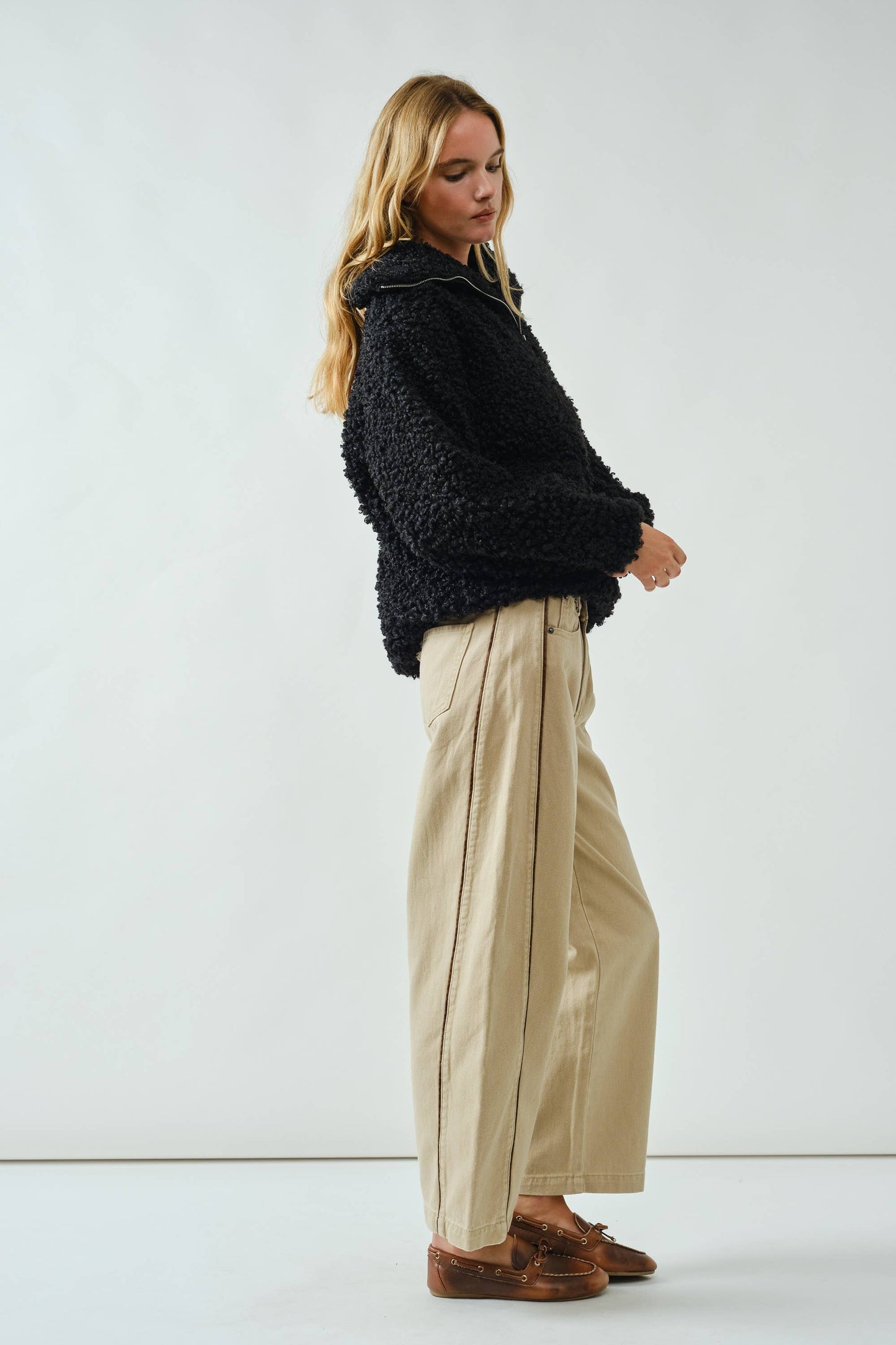 LINE DETAIL COMFY COLOR DENIM BARREL PANTS