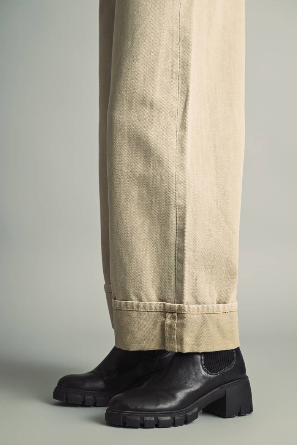 WIDE CUFFED DENIM PANTS WITH A VINTAGE WASHED