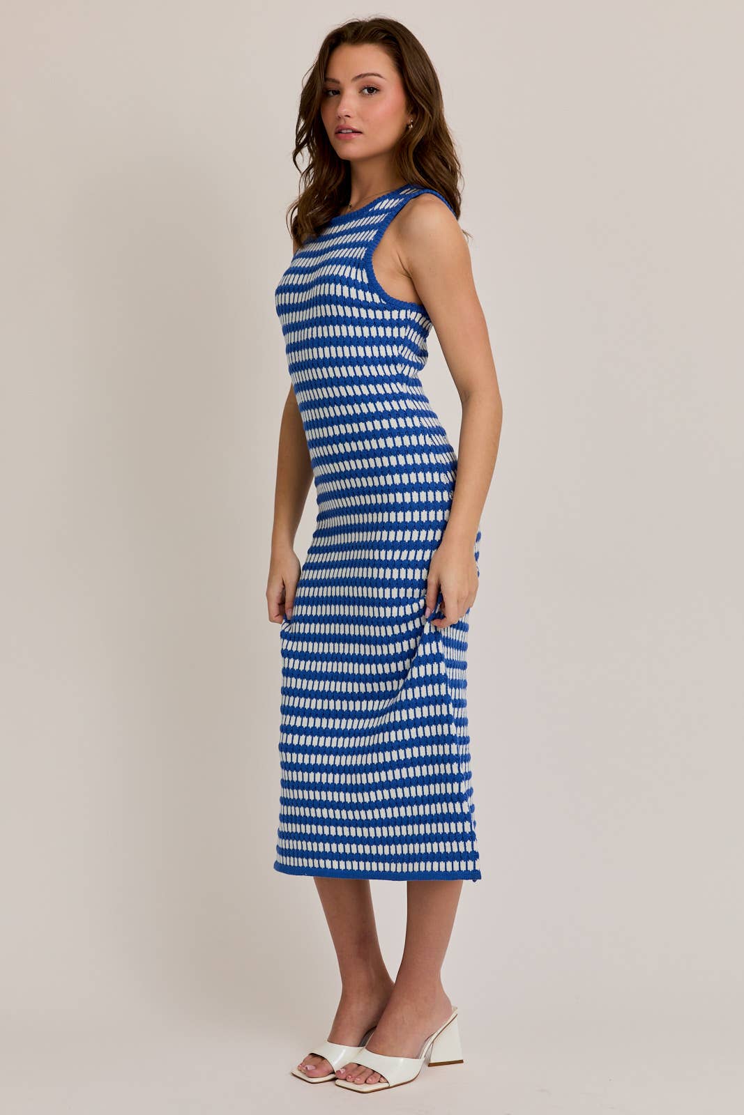 LASER SLEEVELESS ROUND NECK SWEATER MIDI DRESS