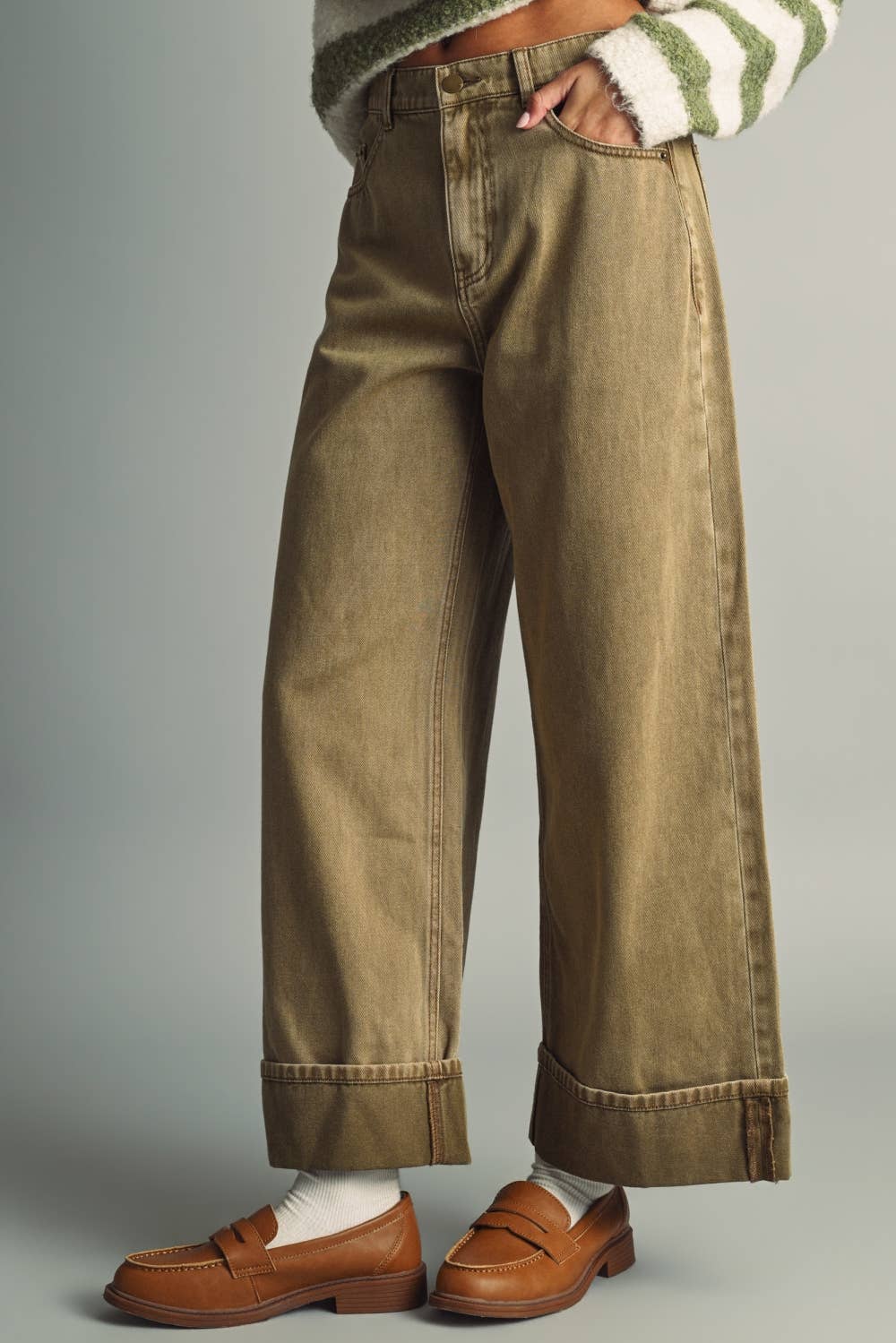 WIDE CUFFED DENIM PANTS WITH A VINTAGE WASHED