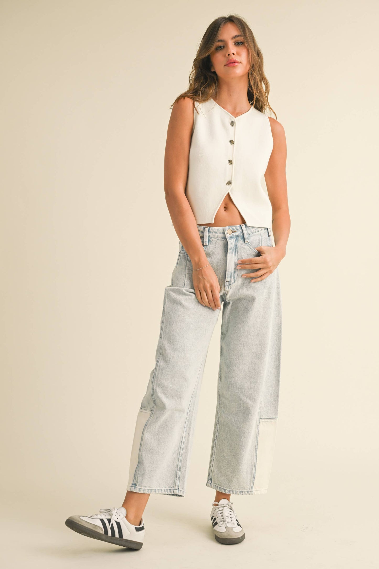 COLOR AND FABIRC COMBINATION BARREL DENIM PANTS