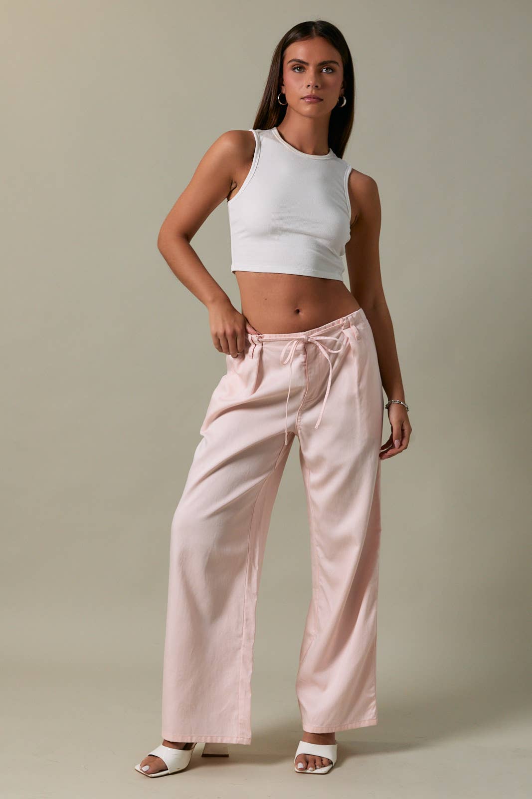 LOW-RISE FRONT PLEATED AND TIE DETAILED PANTS