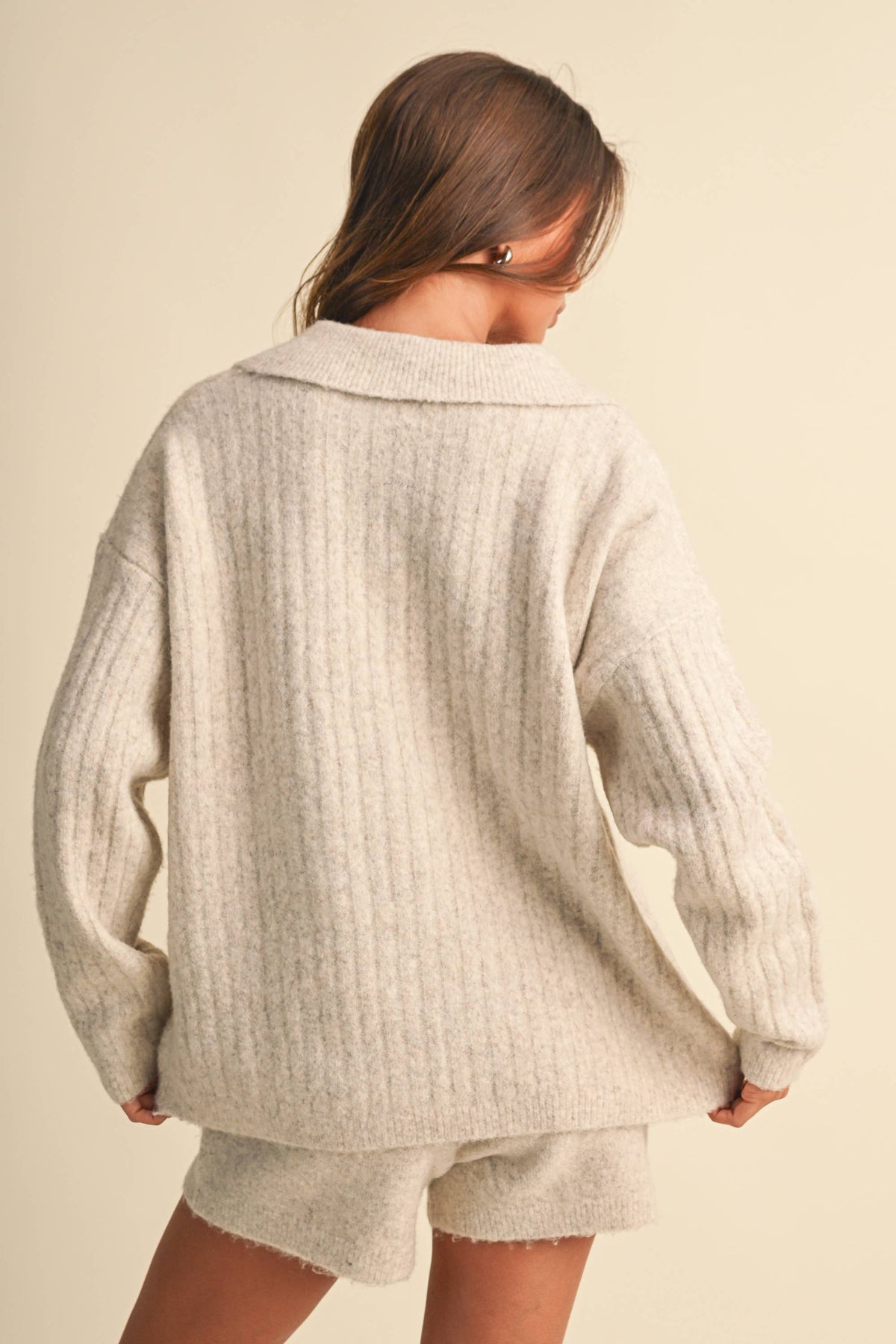 IST6535 LONGSLEEVED SWEATER WITH COLLAR AND SHORTS SET