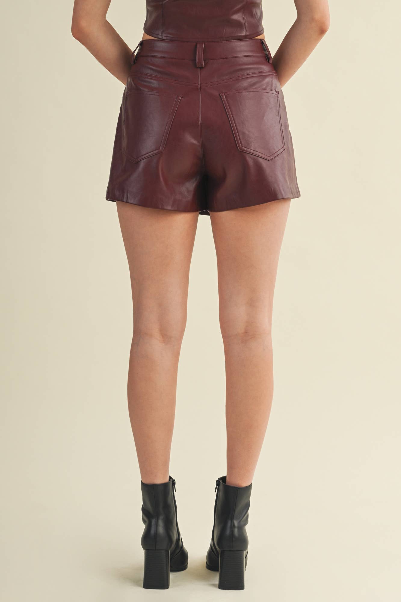 BUTTON WRAP LEATHER SKORT