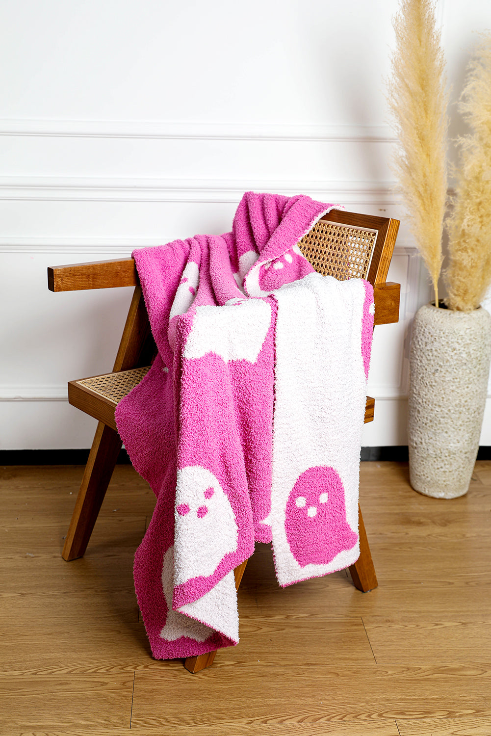 Bright Pink 127*152cm Cute Colorblock Halloween Ghost Printed Blanket