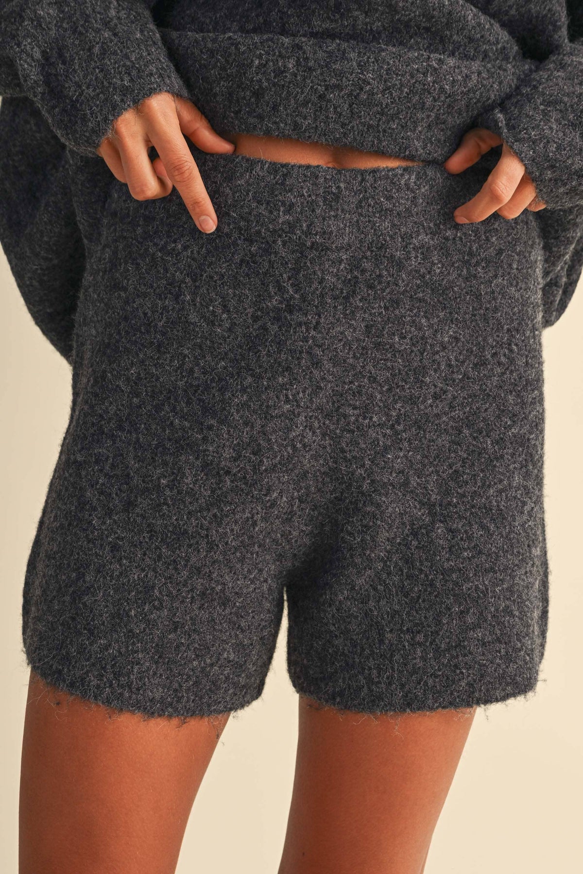 IST6535 LONGSLEEVED SWEATER WITH COLLAR AND SHORTS SET