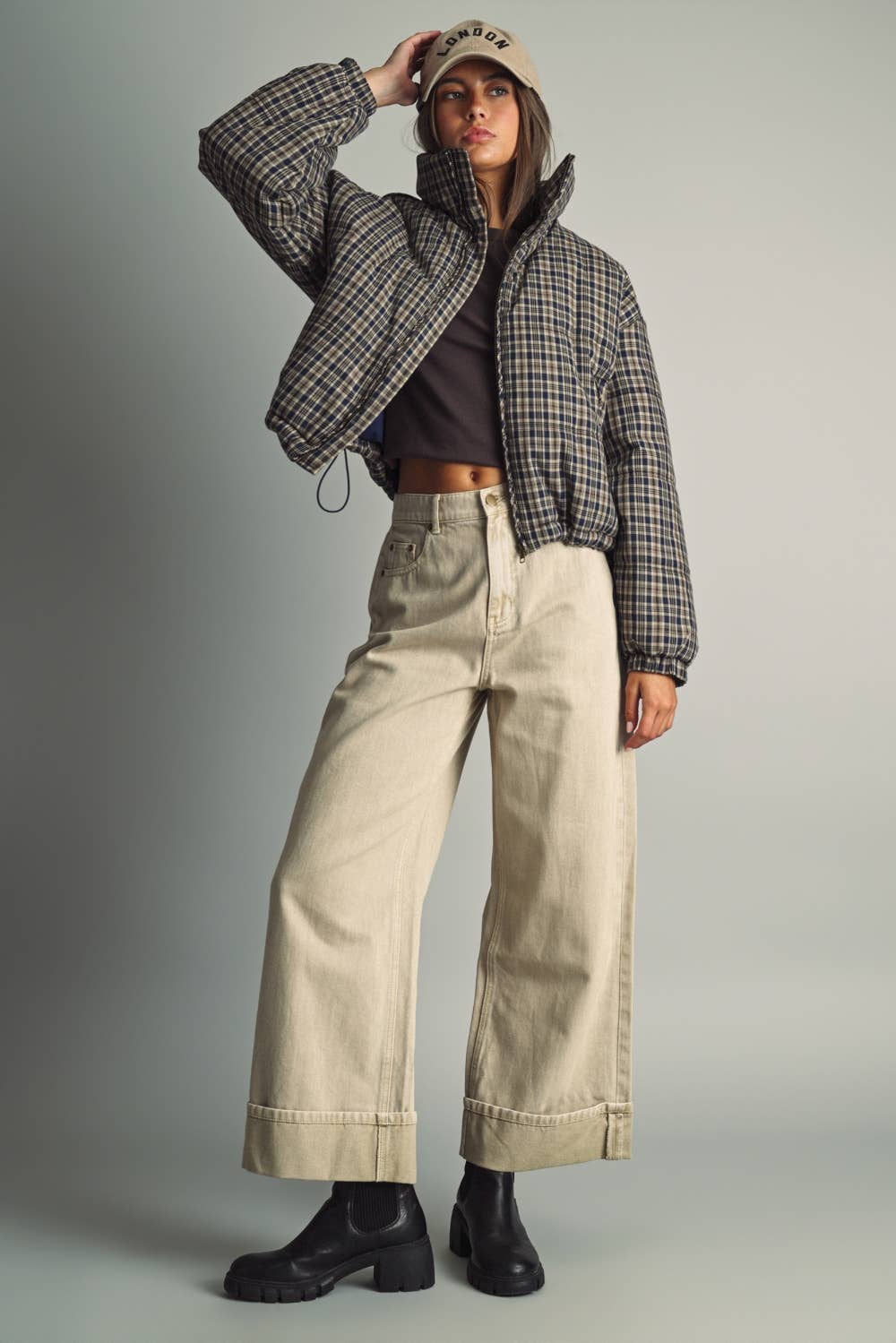 WIDE CUFFED DENIM PANTS WITH A VINTAGE WASHED