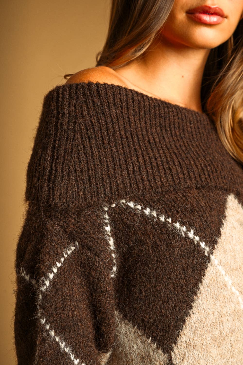 T7200   ARGYLE PATTERN OFF SHOULDER LONG SLEEVE SWEATER