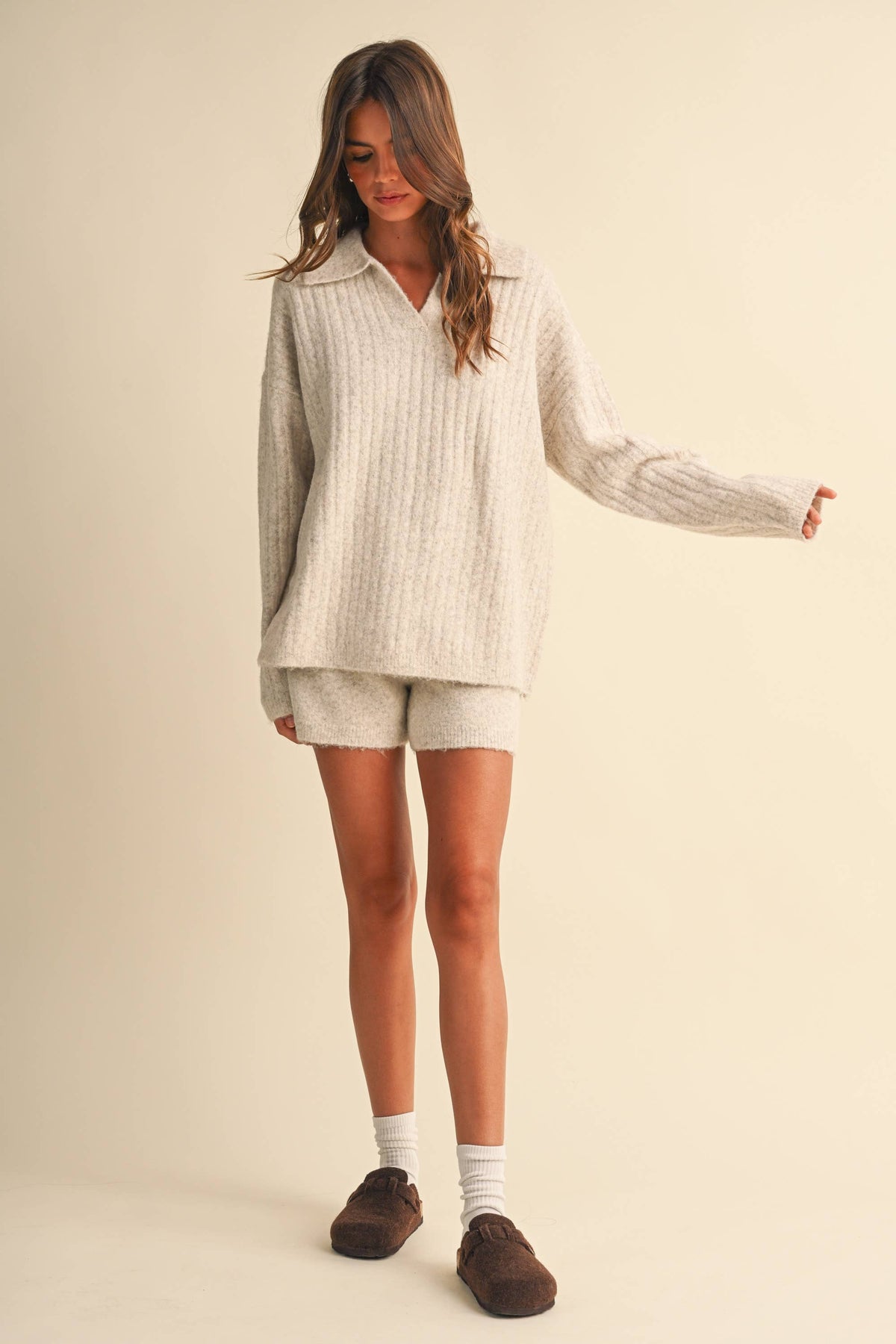 IST6535 LONGSLEEVED SWEATER WITH COLLAR AND SHORTS SET