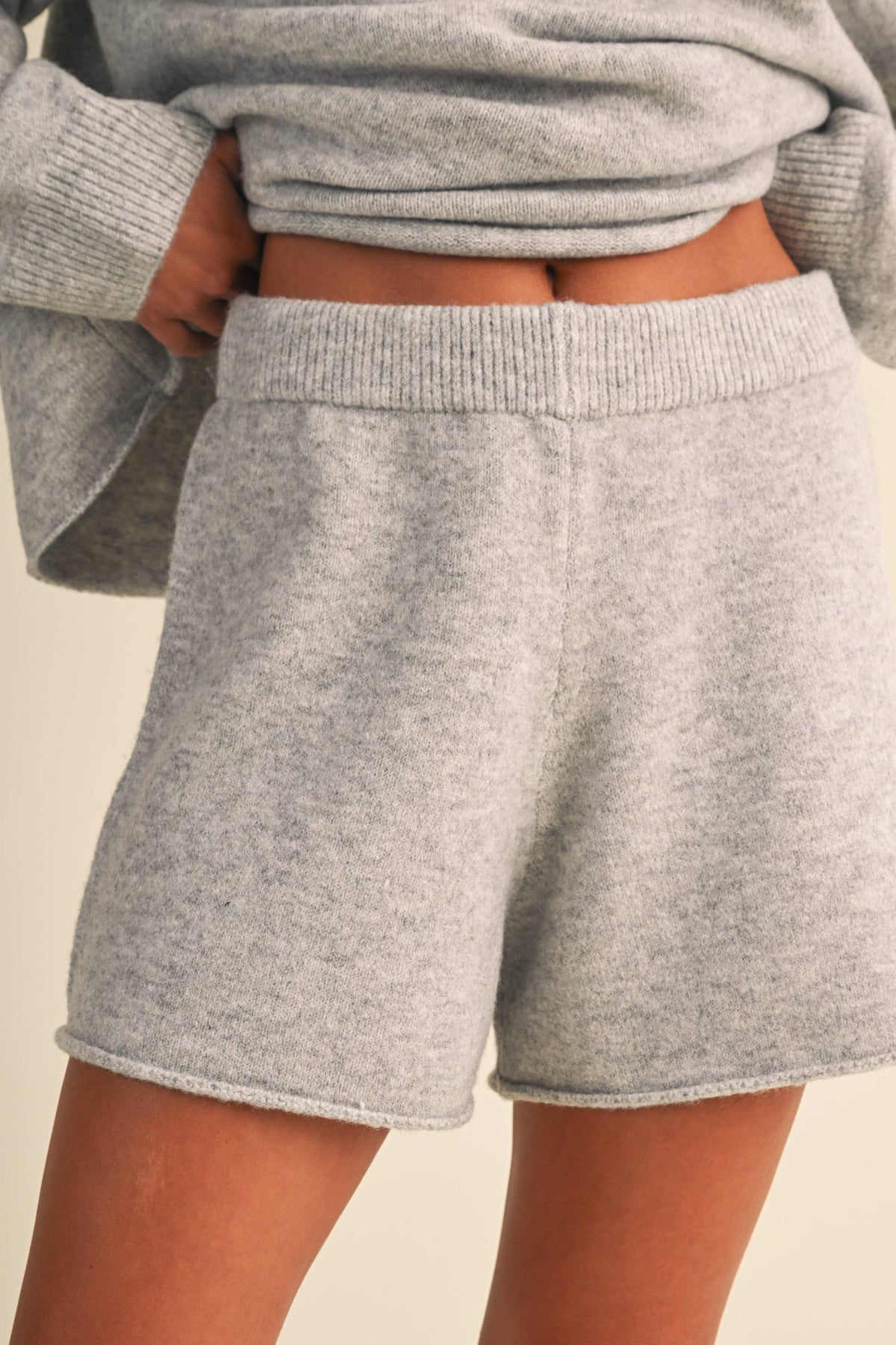 IST6479 LONGSLEEVED SWEATER AND SHORTS SET / UNLINED