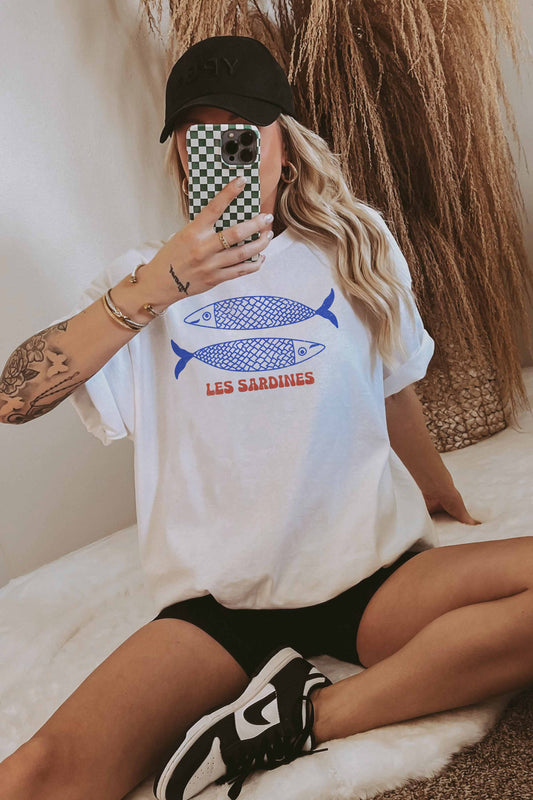 LESS SARDINES OVERSIZED GRAPHIC TEE