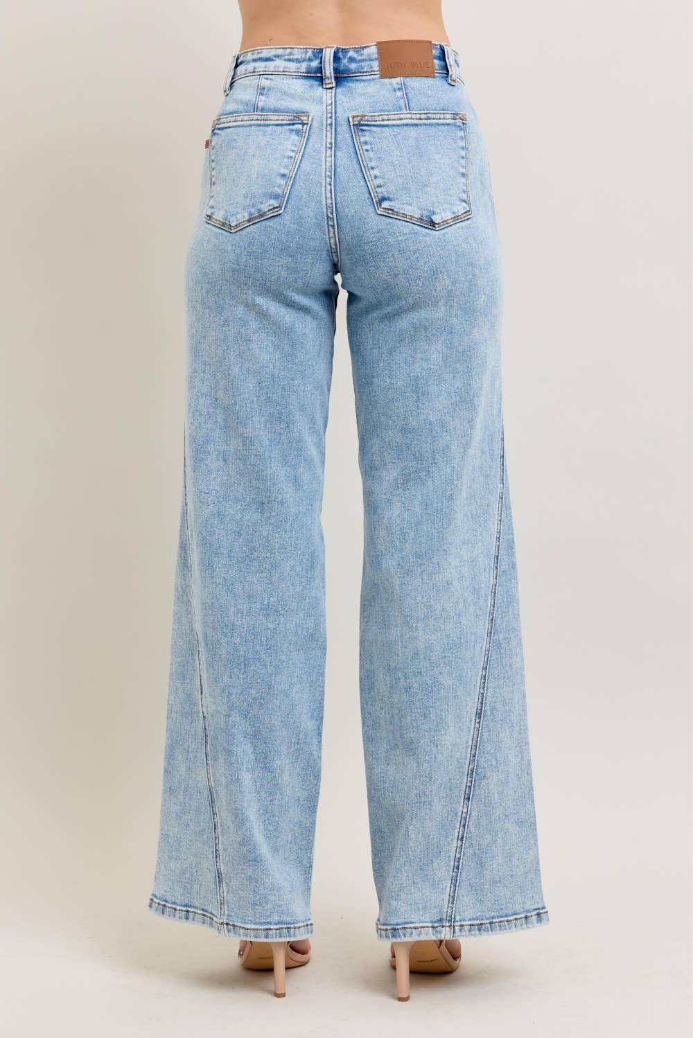 HW Stone Wash Retro Wide Fit w Skewed Inseam