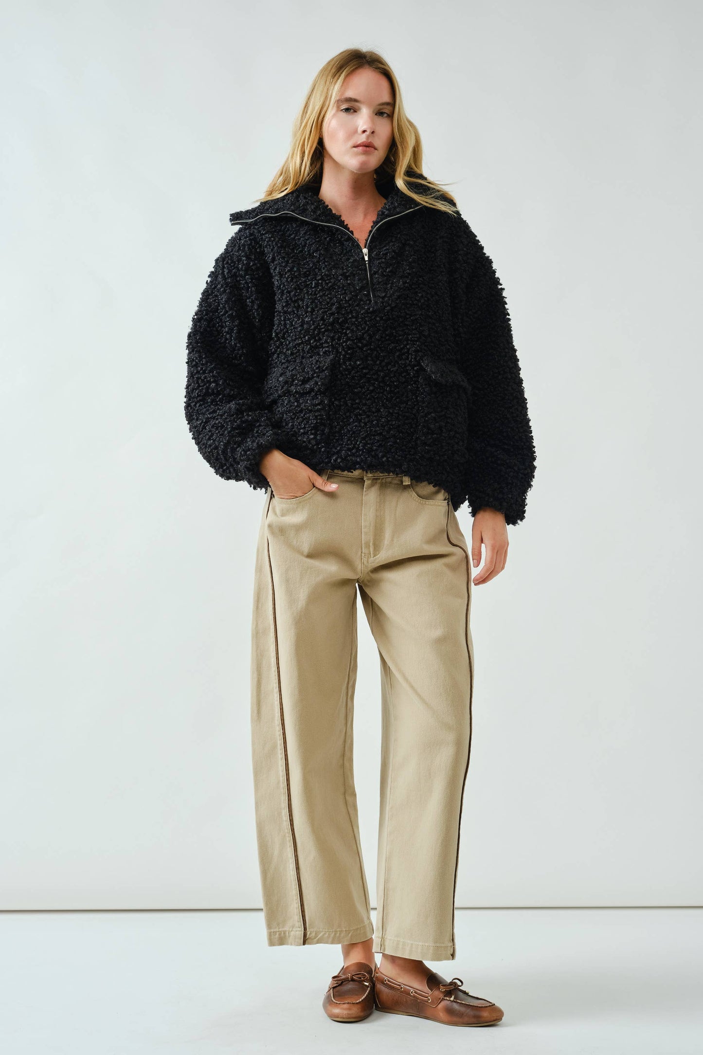 LINE DETAIL COMFY COLOR DENIM BARREL PANTS