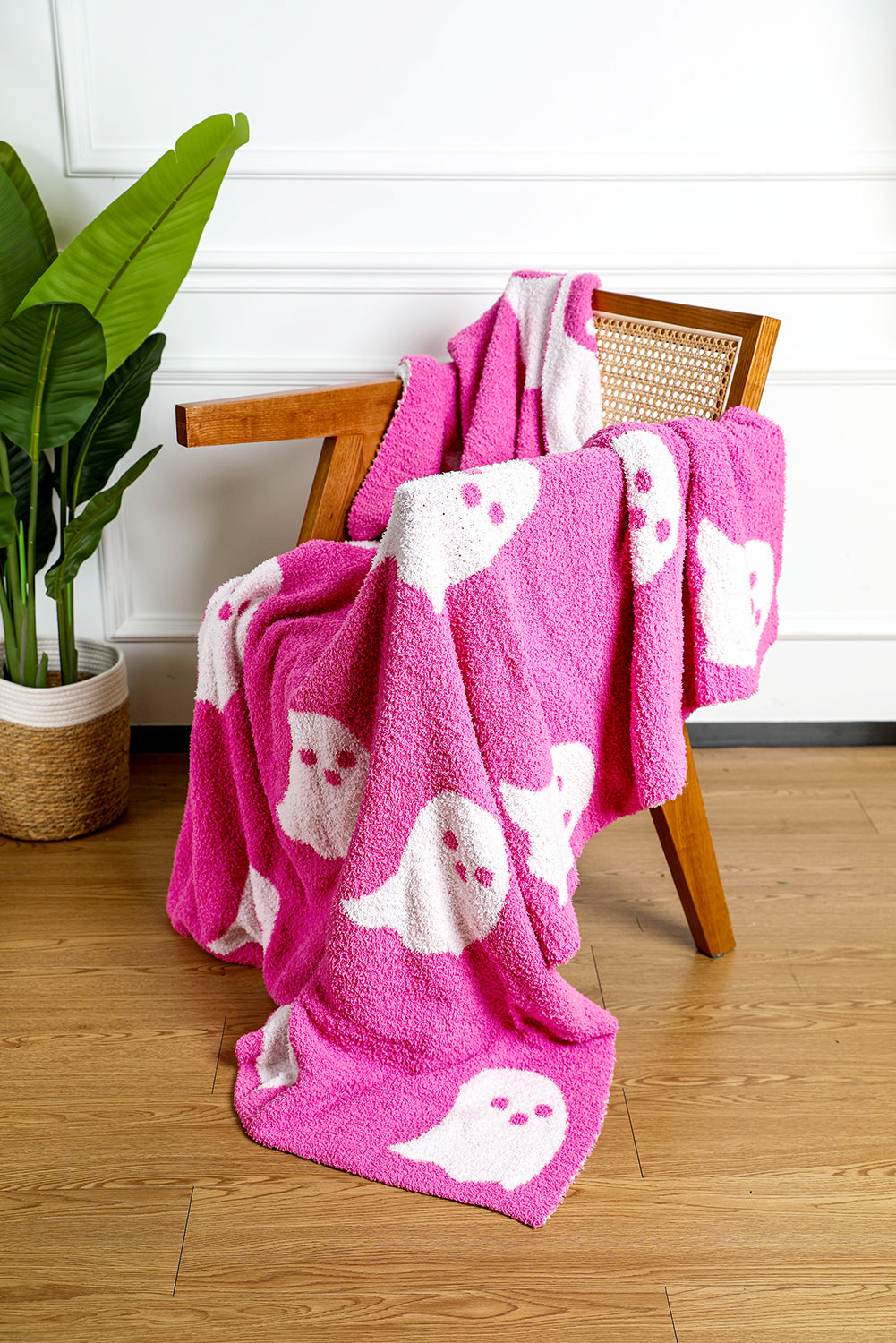 Bright Pink 127*152cm Cute Colorblock Halloween Ghost Printed Blanket