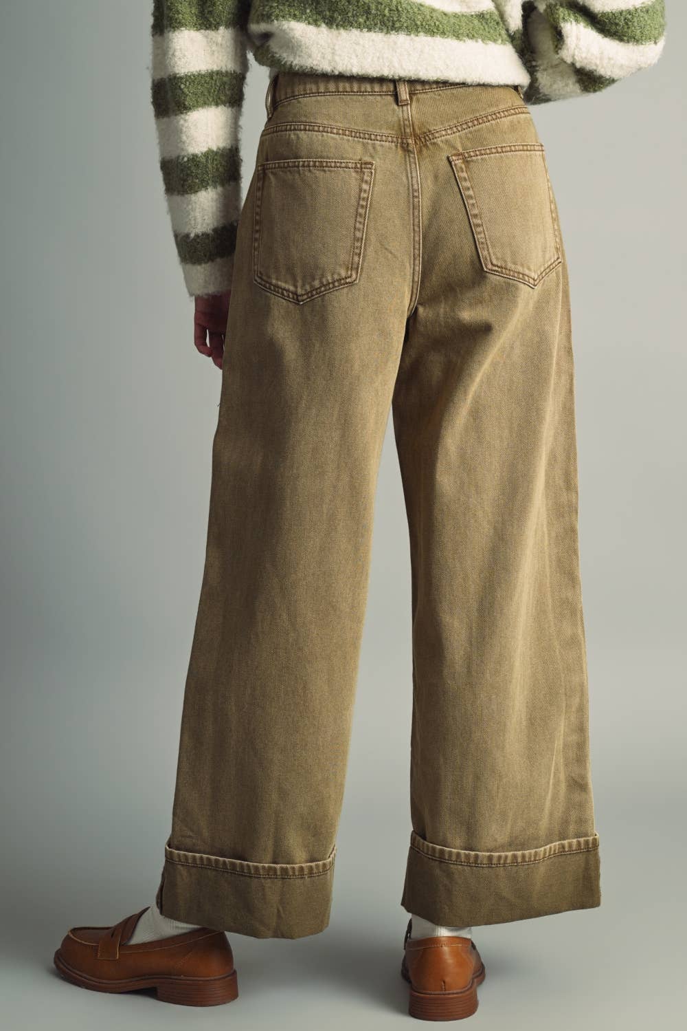WIDE CUFFED DENIM PANTS WITH A VINTAGE WASHED