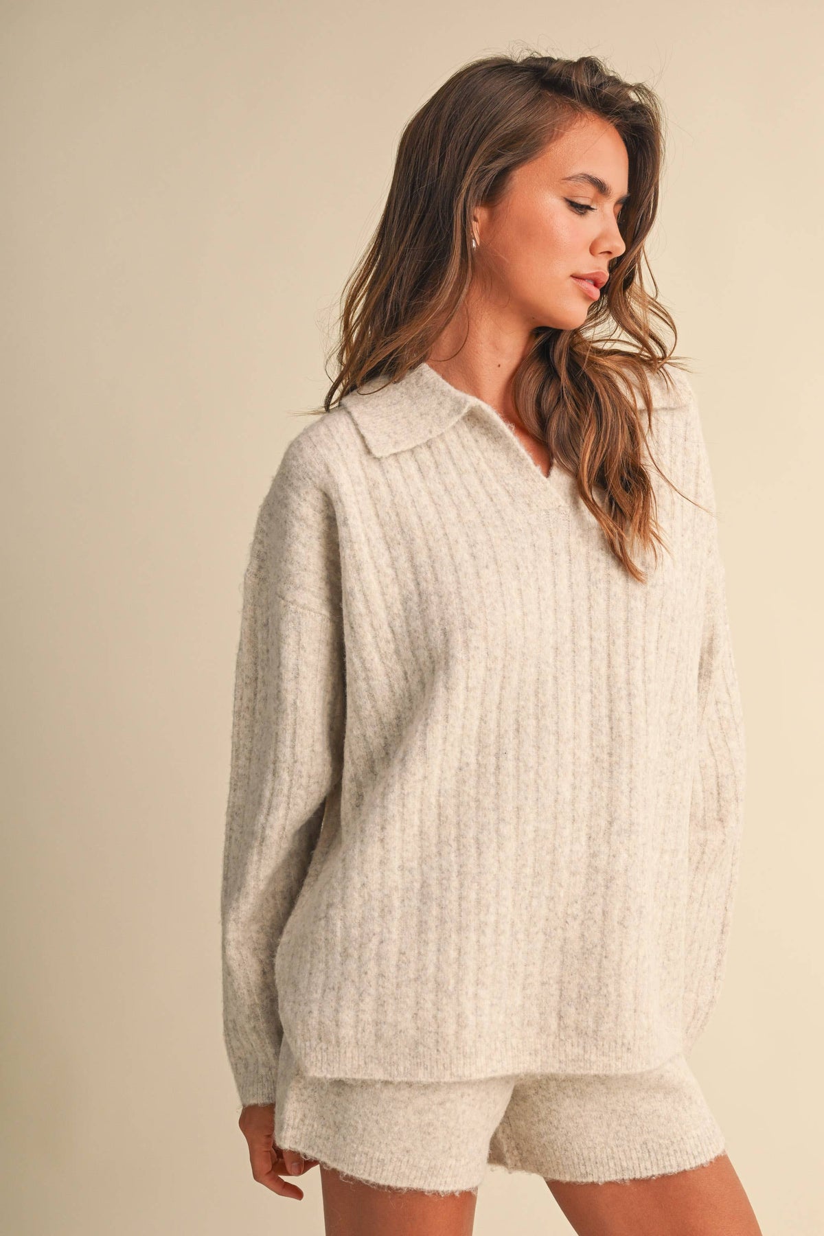 IST6535 LONGSLEEVED SWEATER WITH COLLAR AND SHORTS SET