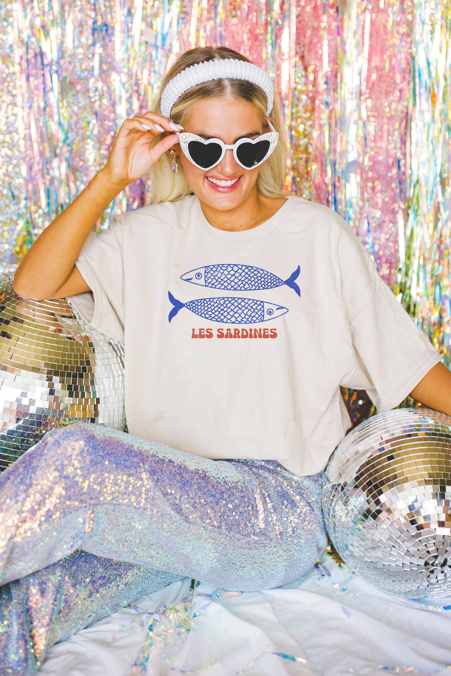 LESS SARDINES OVERSIZED GRAPHIC TEE