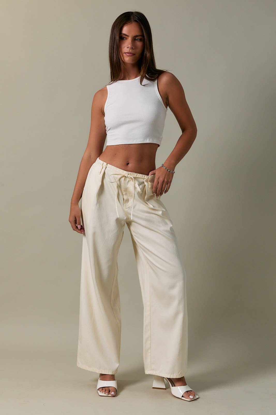 LOW-RISE FRONT PLEATED AND TIE DETAILED PANTS