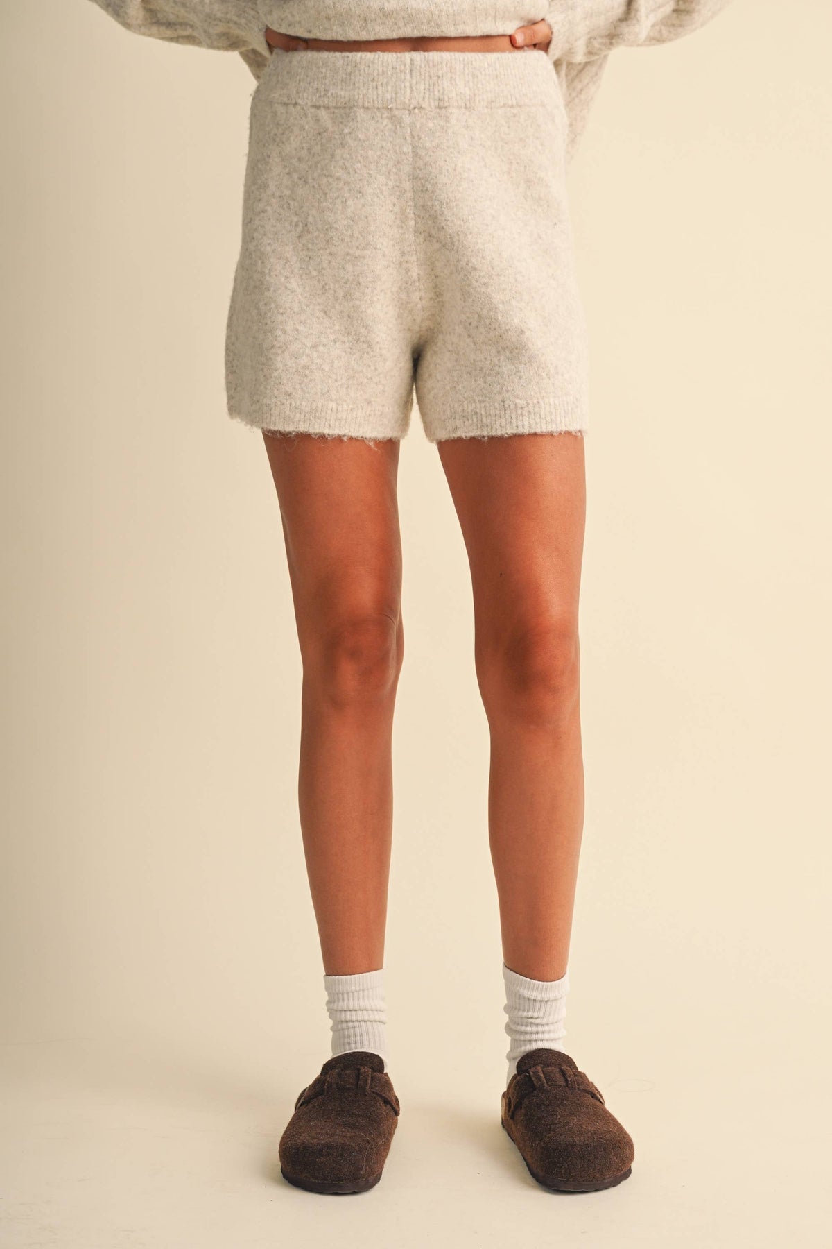 IST6535 LONGSLEEVED SWEATER WITH COLLAR AND SHORTS SET
