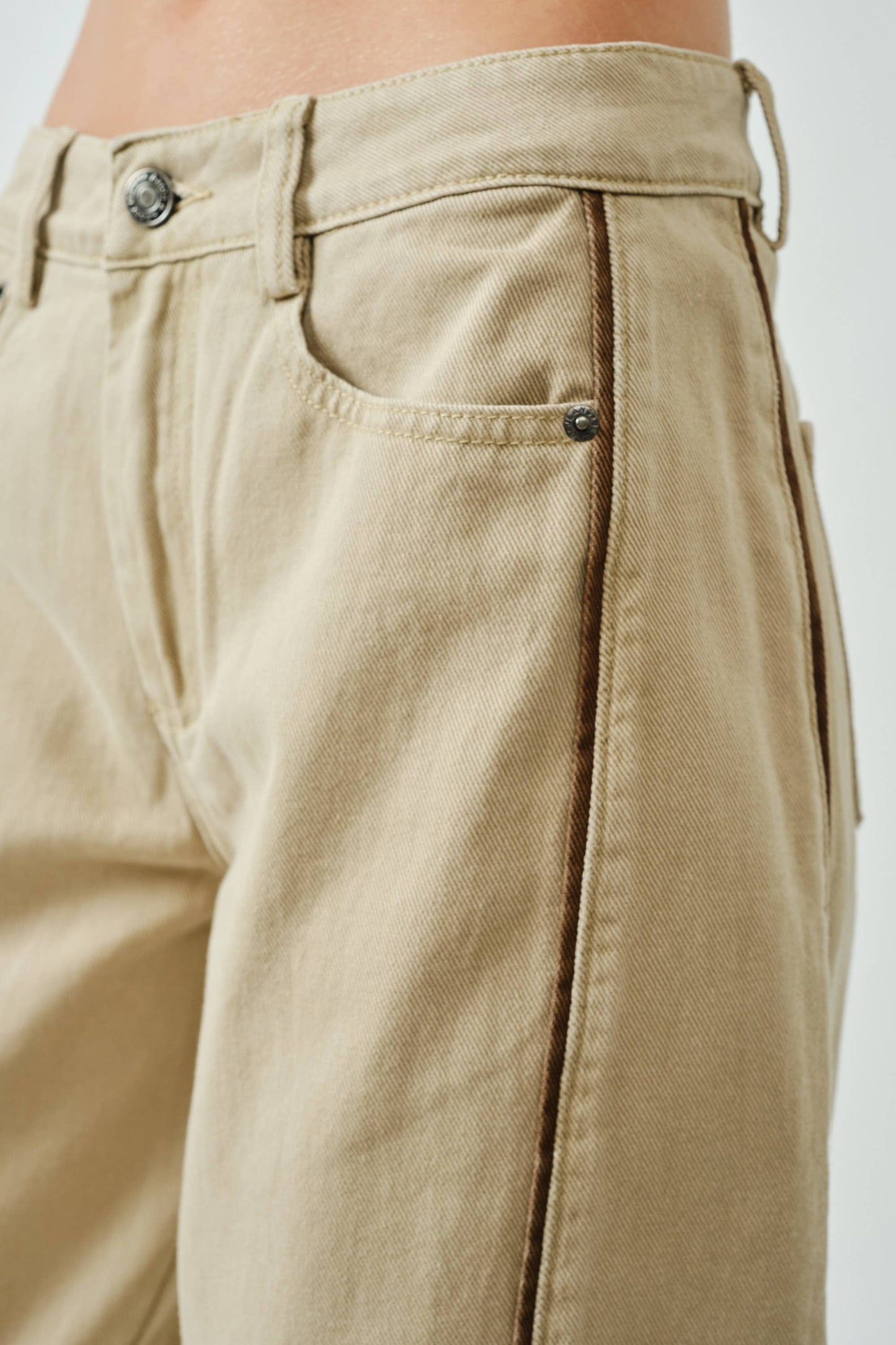 LINE DETAIL COMFY COLOR DENIM BARREL PANTS